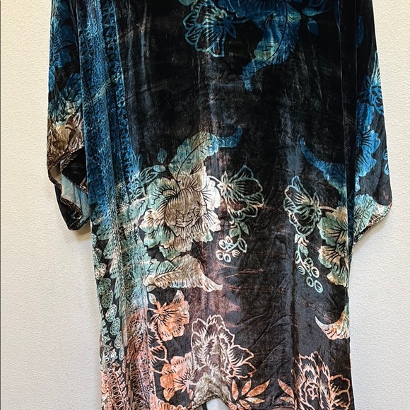 Citron Multicolor Velvet Kimono Robe - Picture 11 of 14